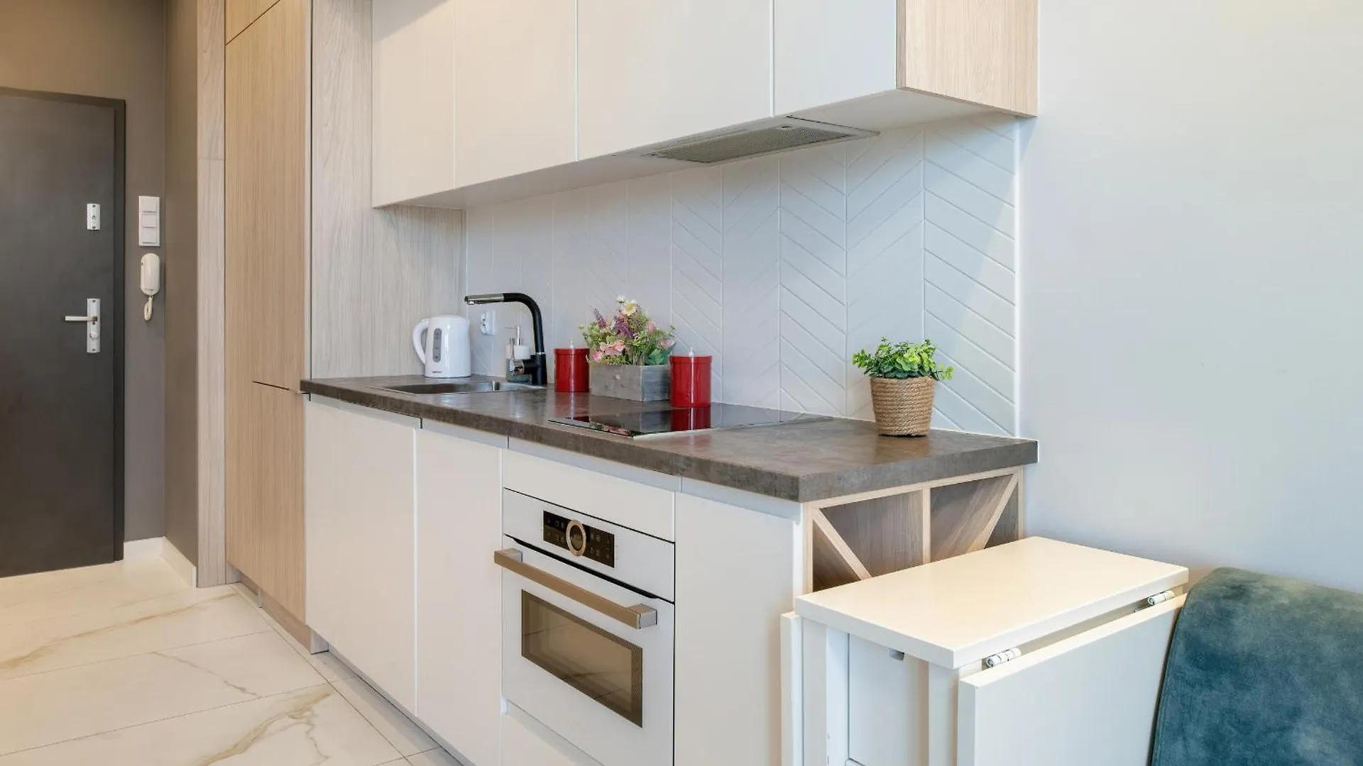 Apartment With Balcony And Parking By Noclegi Renters Krakow